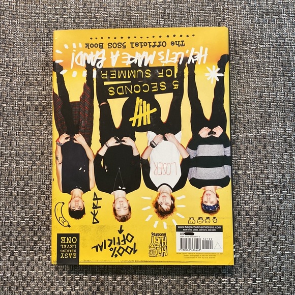 5 Seconds Of Summer Book - Picture 2 of 3